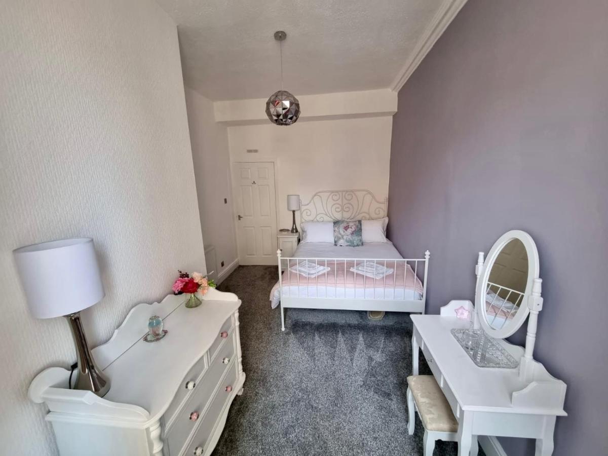 Rose Apartment 2-Bed Town Centre Apartment In 에어 외부 사진