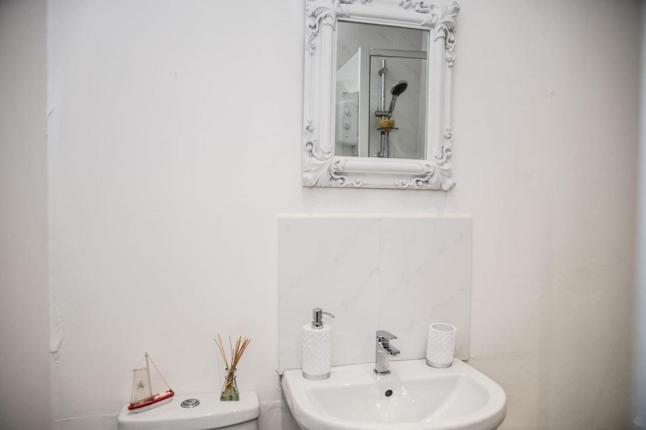 Rose Apartment 2-Bed Town Centre Apartment In 에어 외부 사진