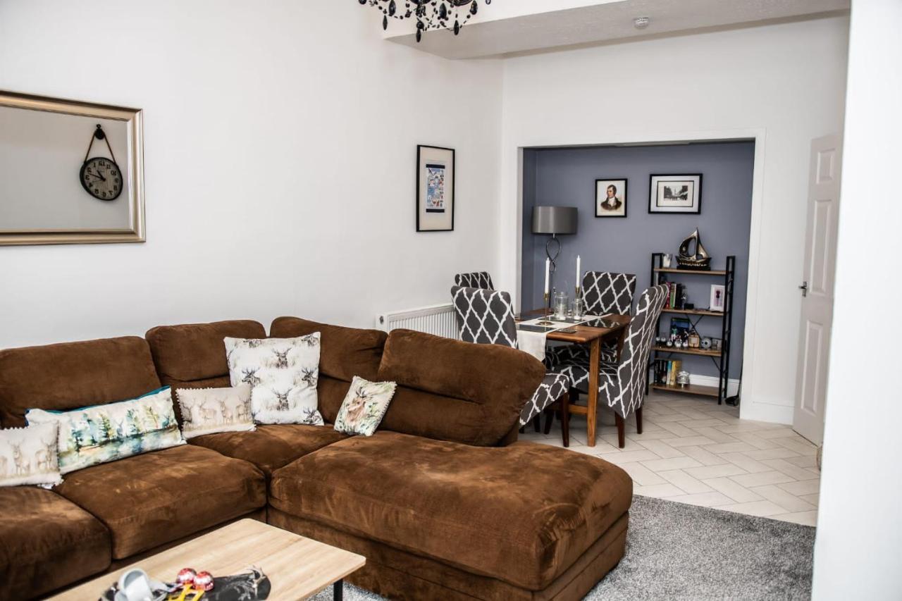 Rose Apartment 2-Bed Town Centre Apartment In 에어 외부 사진